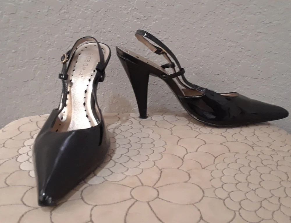 💕HP💕BCBGirls Sling Back Black Heels‎